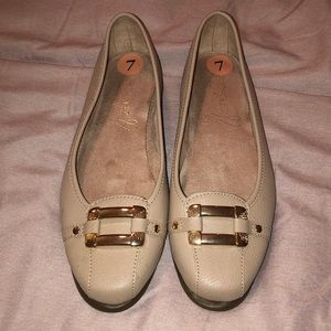 AEROSOLS beige flats